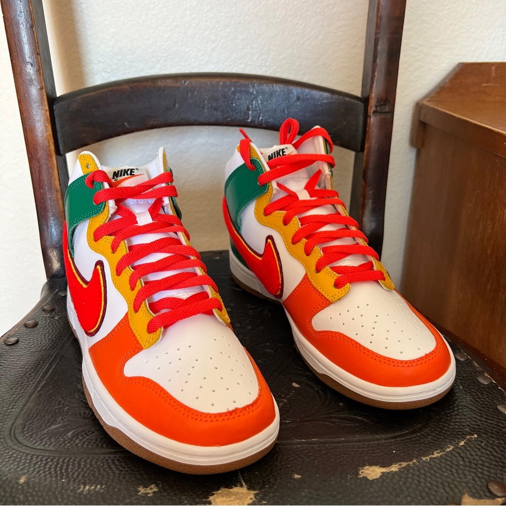 Nike Dunk Hi Retro University
